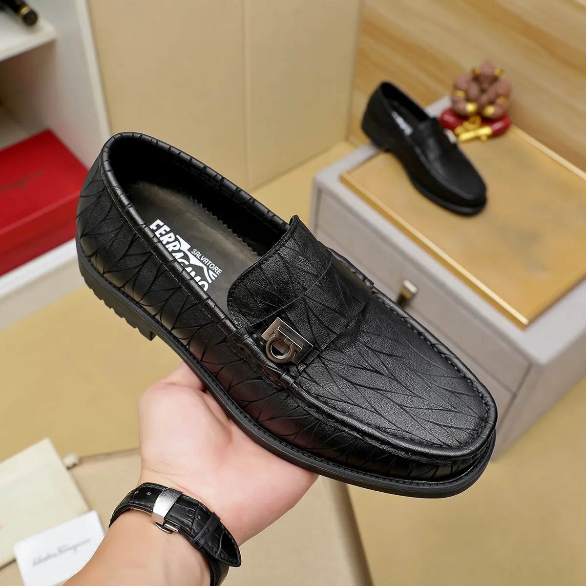 Men's shoes 💰500 Ferragamo [Ferragamo] top imported suit men's shoes 💯Original copy of the official website, product materials: selected imported embossed calfskin + luxury hardware buckle accessories ~ imported water-dyed cow 🐂 leather lining. Strong three-dimensional visual effect, original combination outsole, multiple colors available😘 Size: 38-44 (.45.46. Customized)